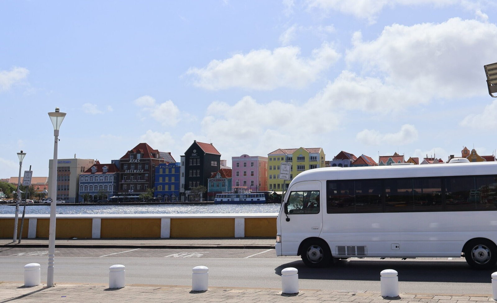 Dushi Experiences air-conditioned tour bus